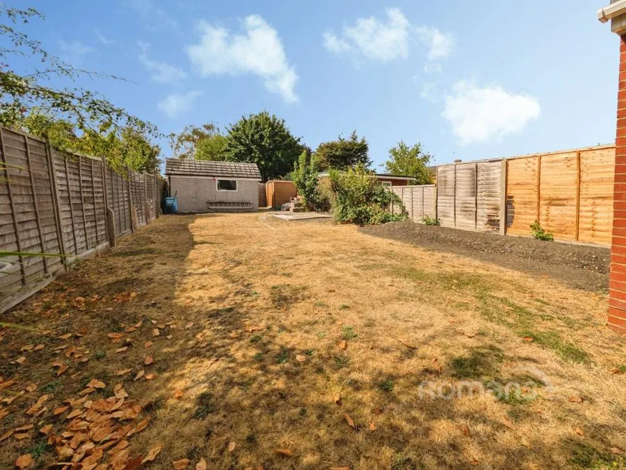 Beech Lane, Earley, RG6, photo 21