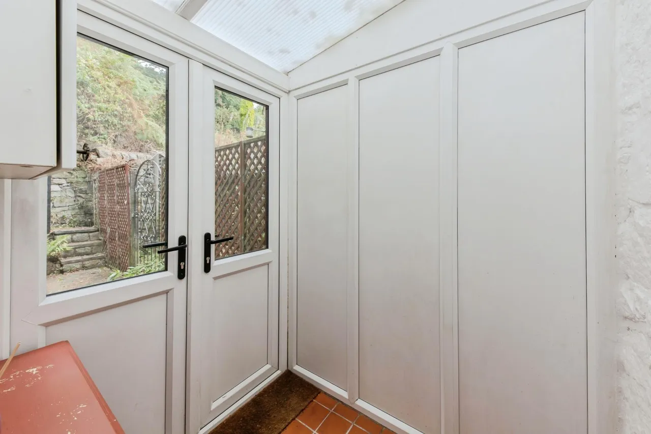 Top Heaths Row, Brown Edge, ST6, photo 10