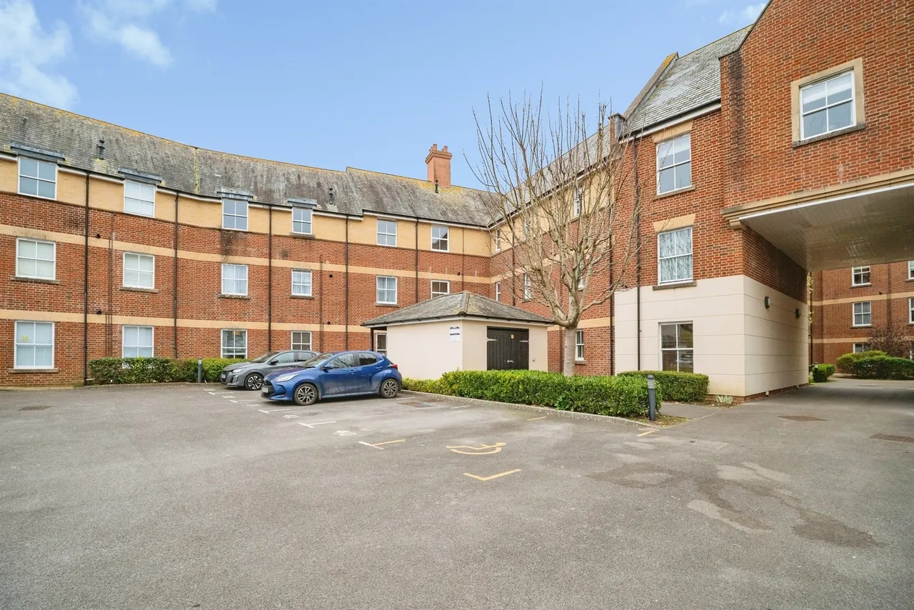 2 bed flat for sale — Barrack Road, Dorchester