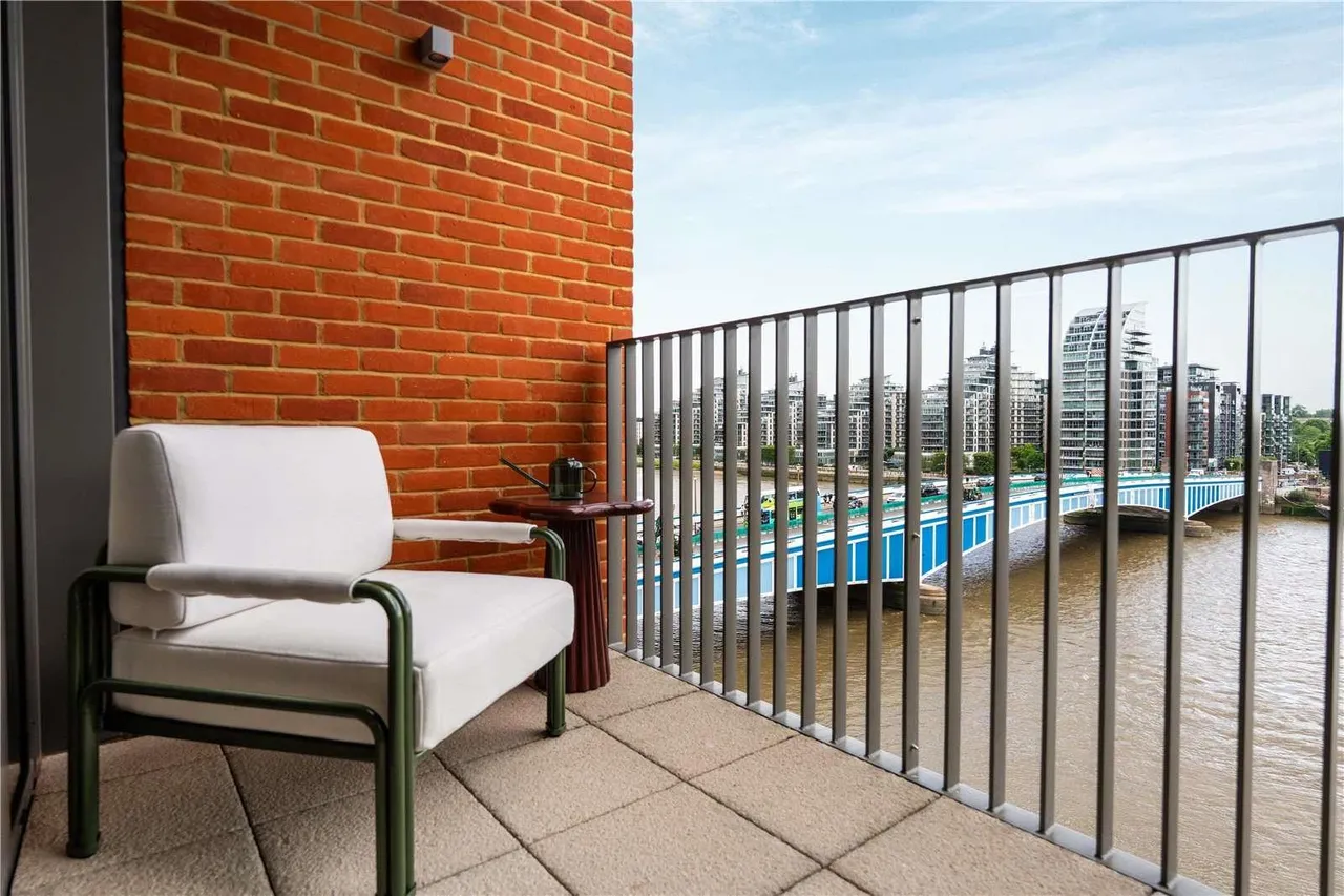 Wandsworth Bridge Road, London, SW6, photo 10