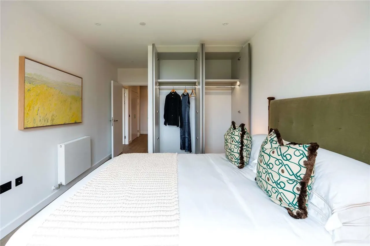 Wandsworth Bridge Road, London, SW6, photo 17