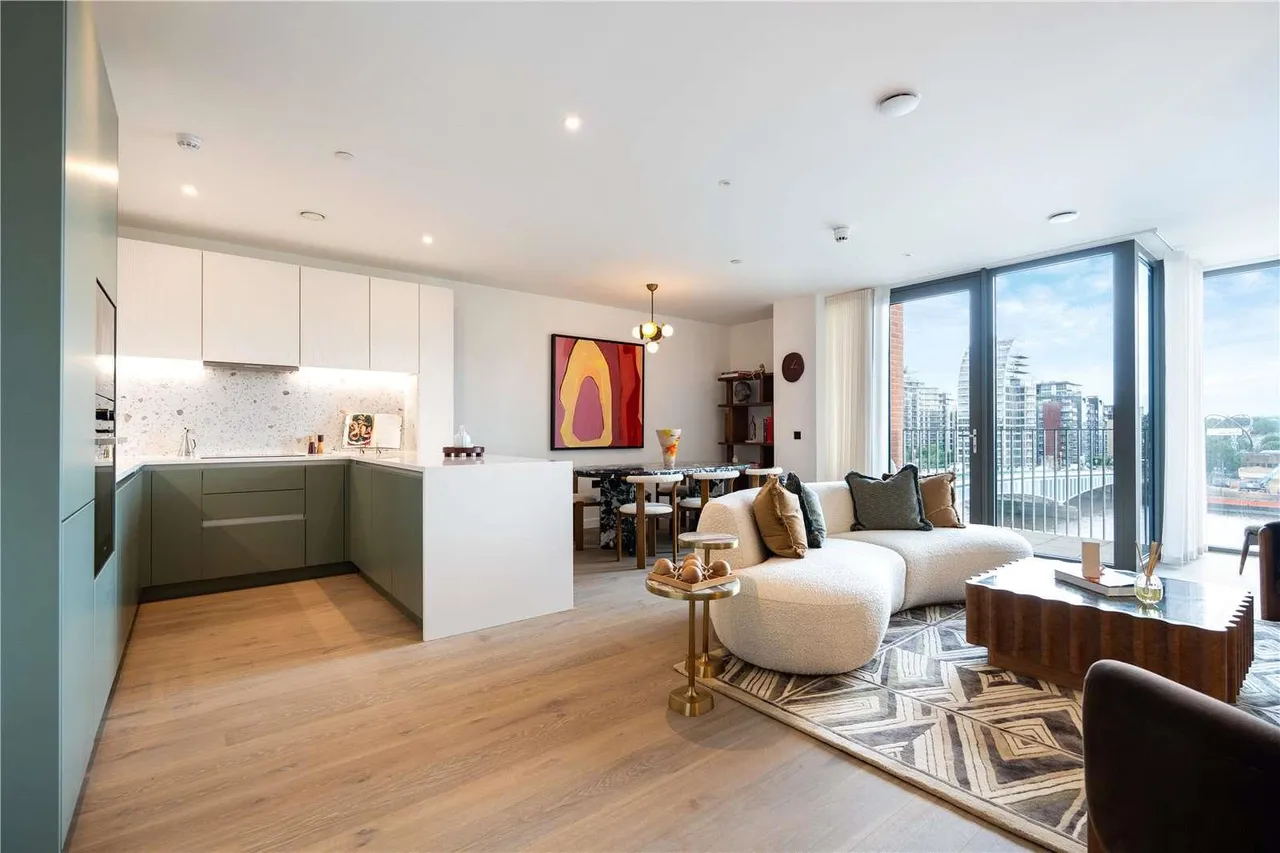 2 bed flat to rent, Wandsworth Bridge Road, London, SW6