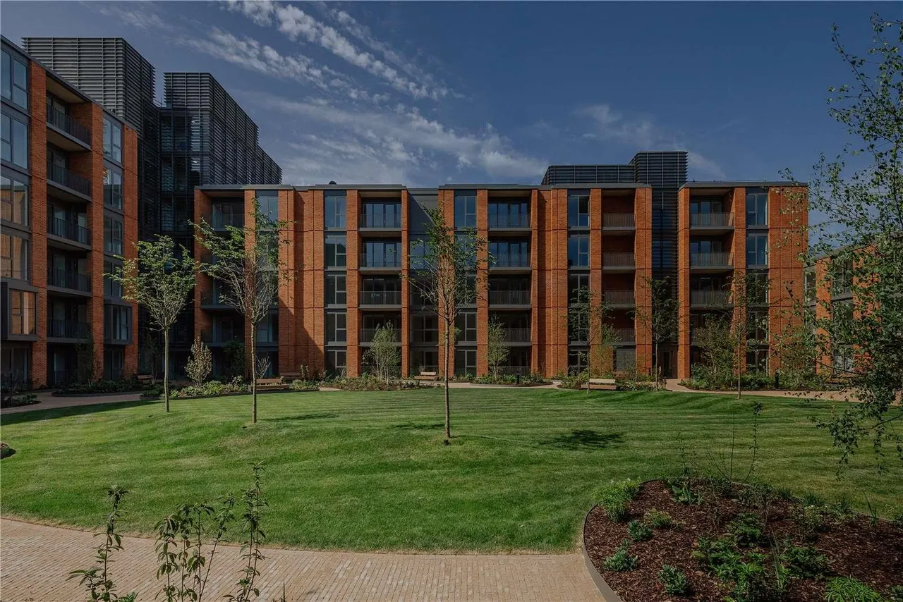 Wandsworth Bridge Road, London, SW6, photo 12