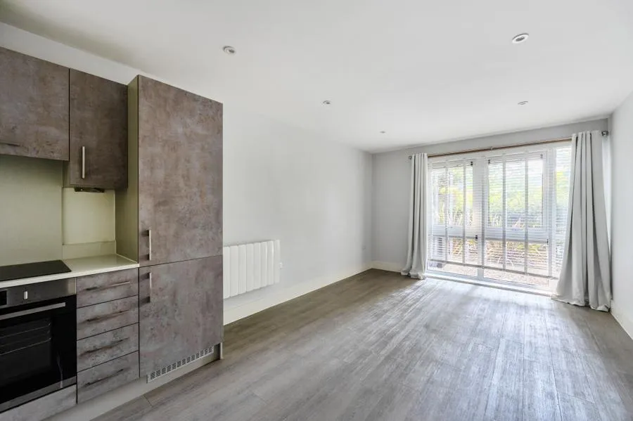 Maybury Road, Woking, GU21, photo 9