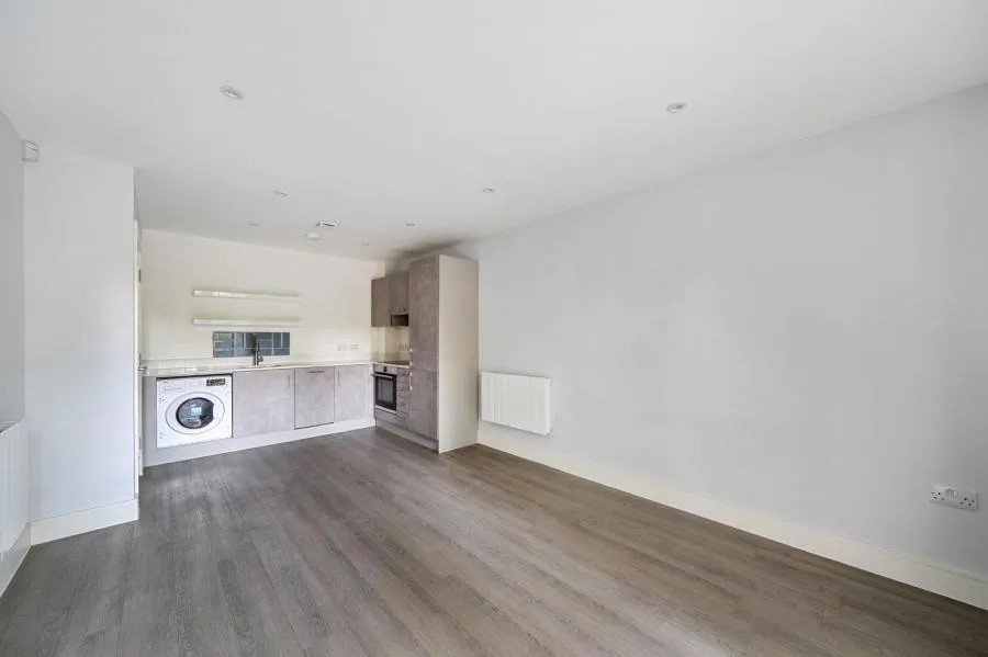 1 bed flat for sale, Maybury Road, Woking, GU21