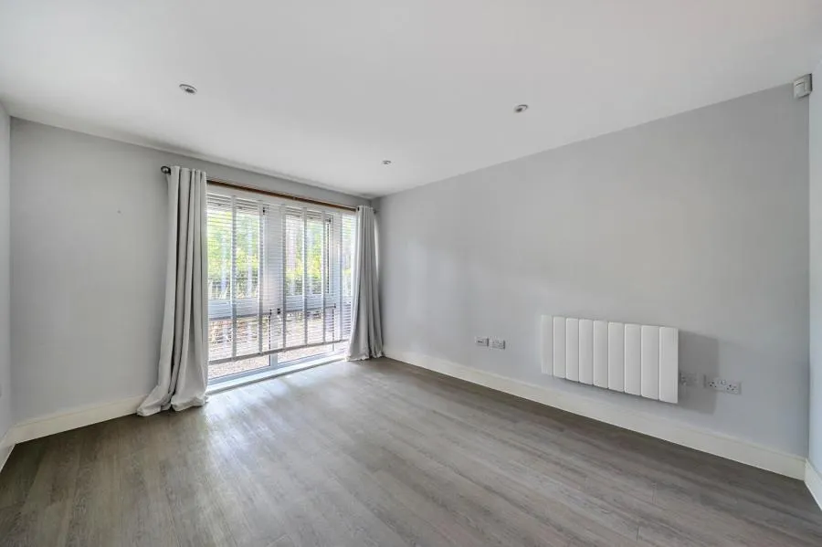 Maybury Road, Woking, GU21, photo 2