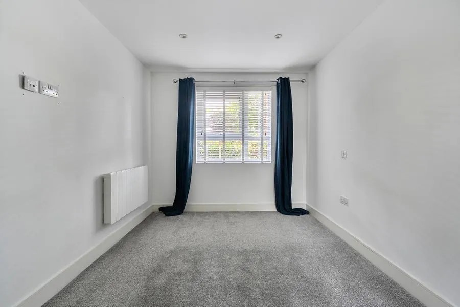 Maybury Road, Woking, GU21, photo 18
