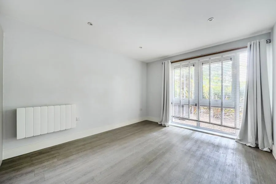 Maybury Road, Woking, GU21, photo 14