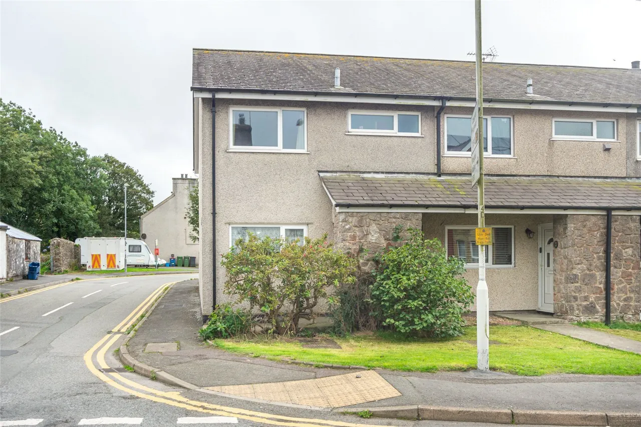 3 bed house for sale, Maes Athen, Llannerch-y-Medd