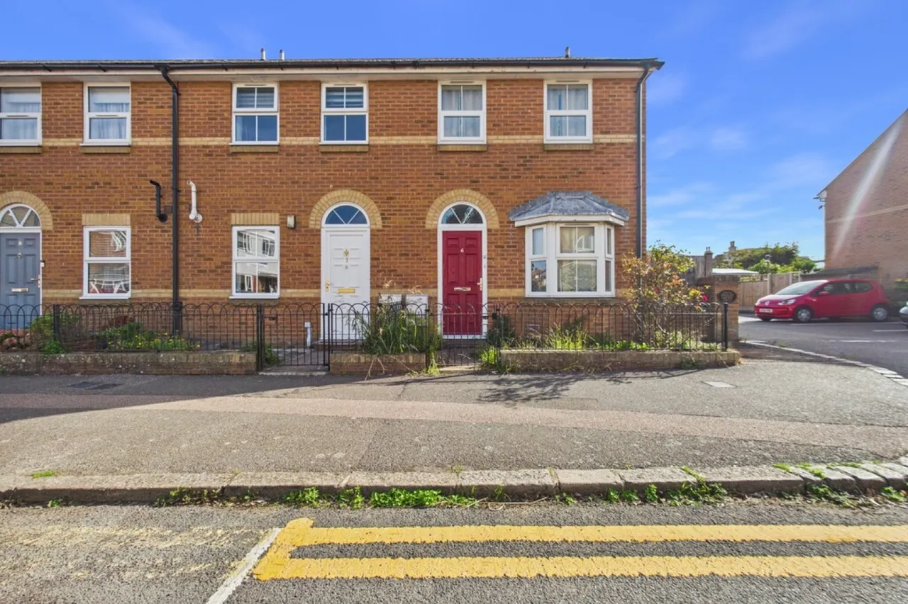 2 bed house for sale, Ingles Mews, Folkestone, CT20