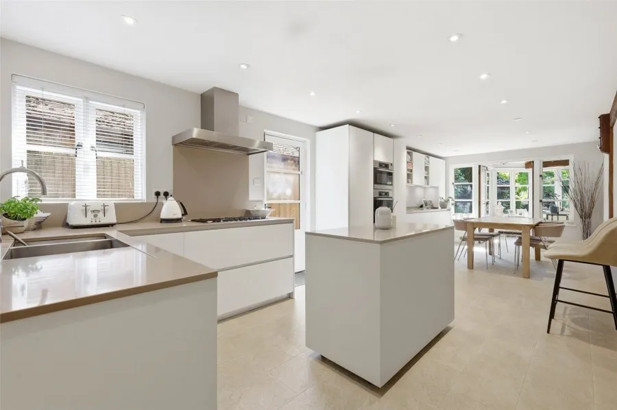 with 5 bedrooms in Sheering, Bishops Stortford, CM22, photo 4