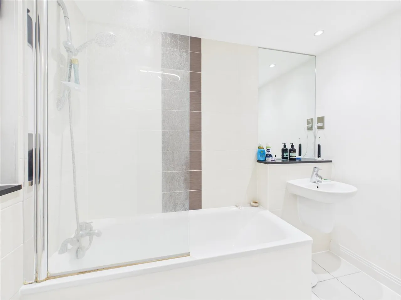 Nelson Court, Kingsend, Ruislip, Middlesex, HA4 7GF, photo 8