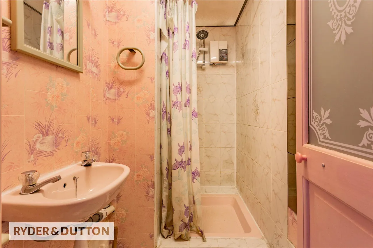 Lawnswood, Castleton, OL11, photo 18