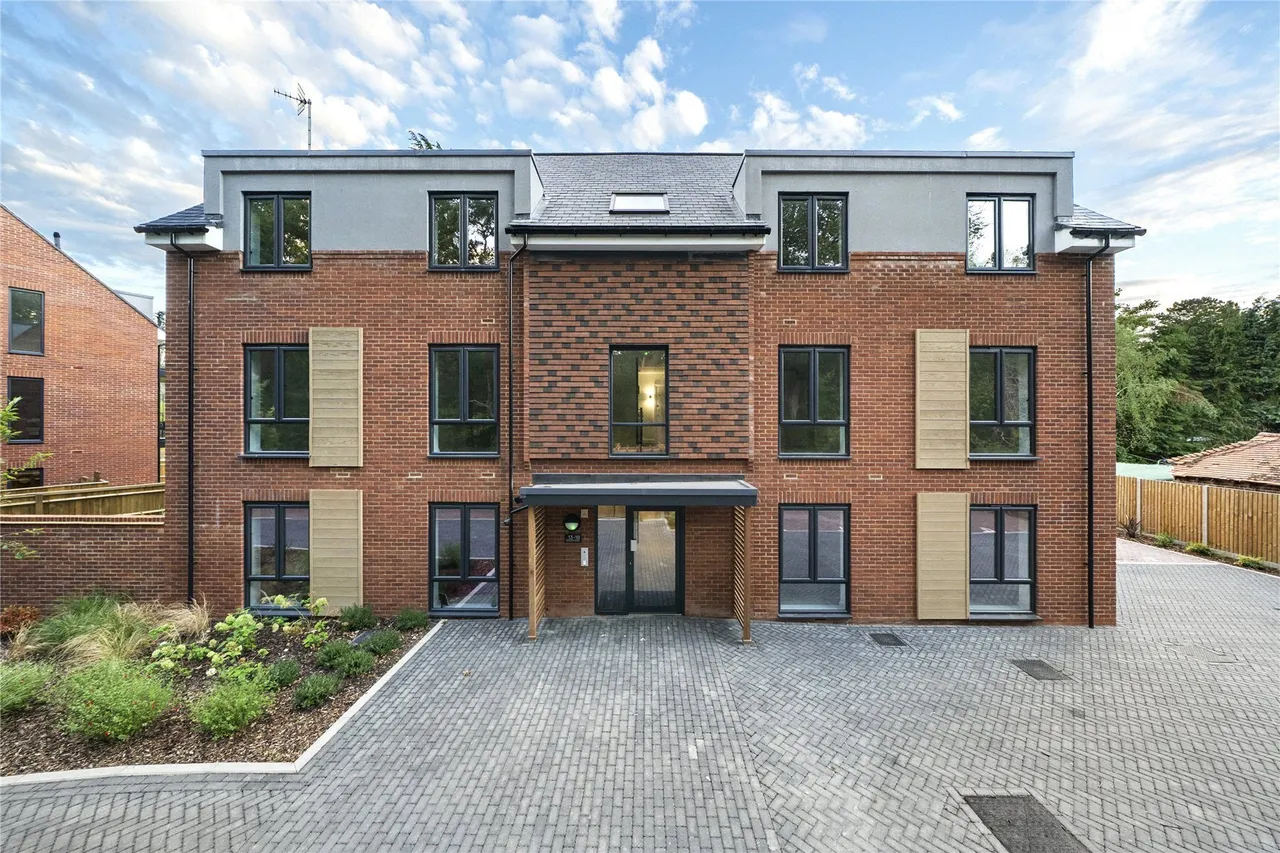 Shores Road, Woking, GU21, photo 2