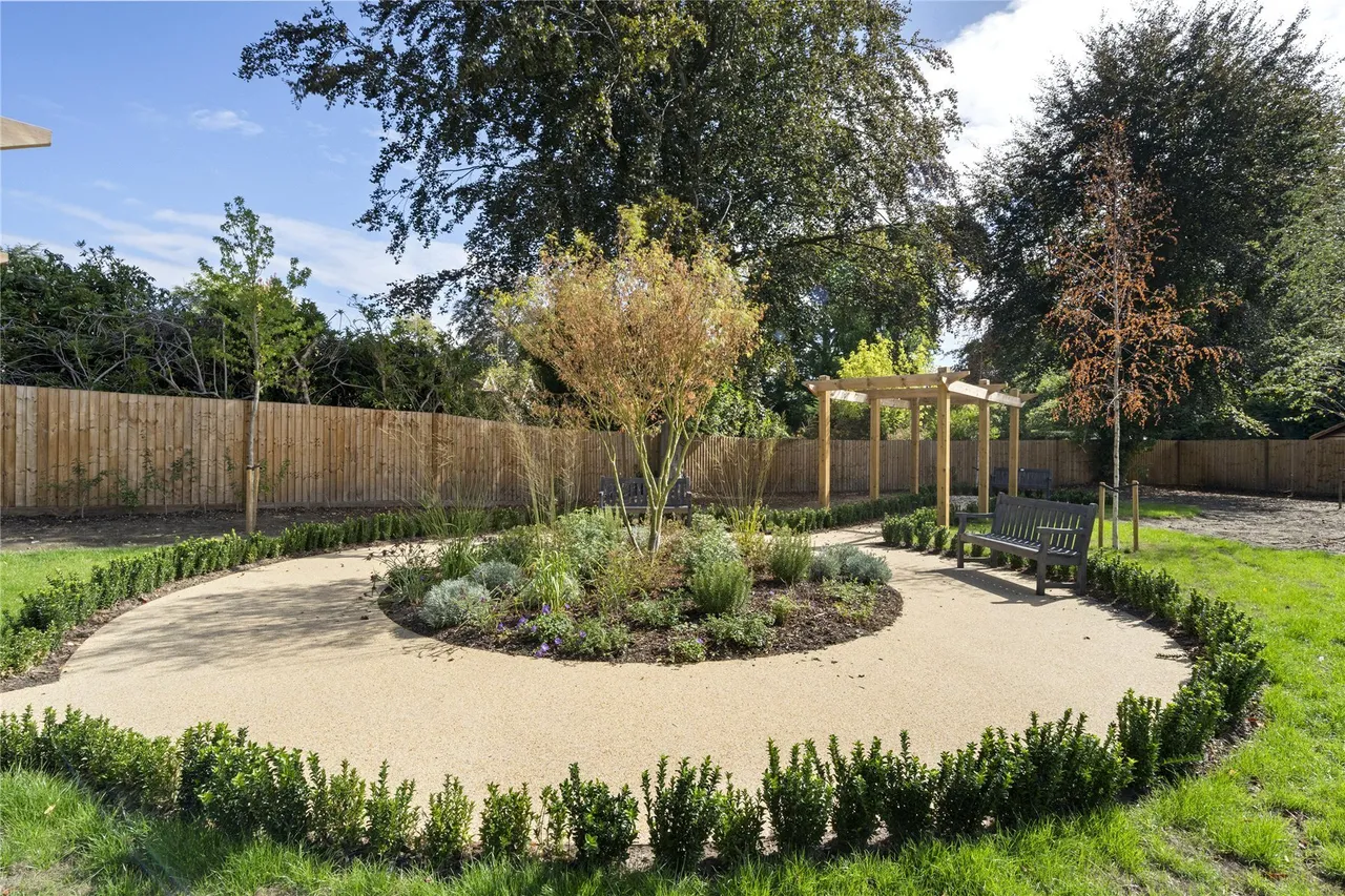 Shores Road, Woking, GU21, photo 8