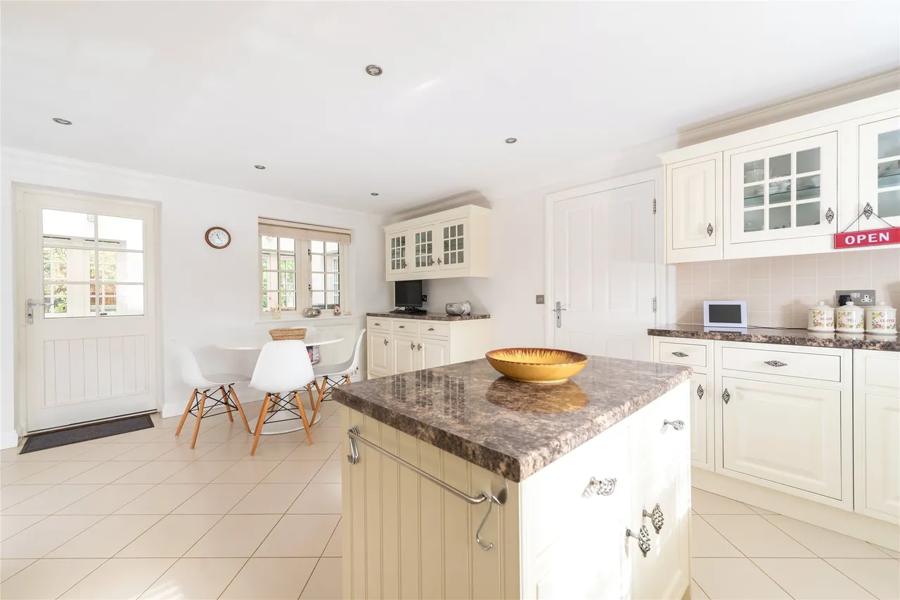 Main Road, Biddenham, MK40, photo 29