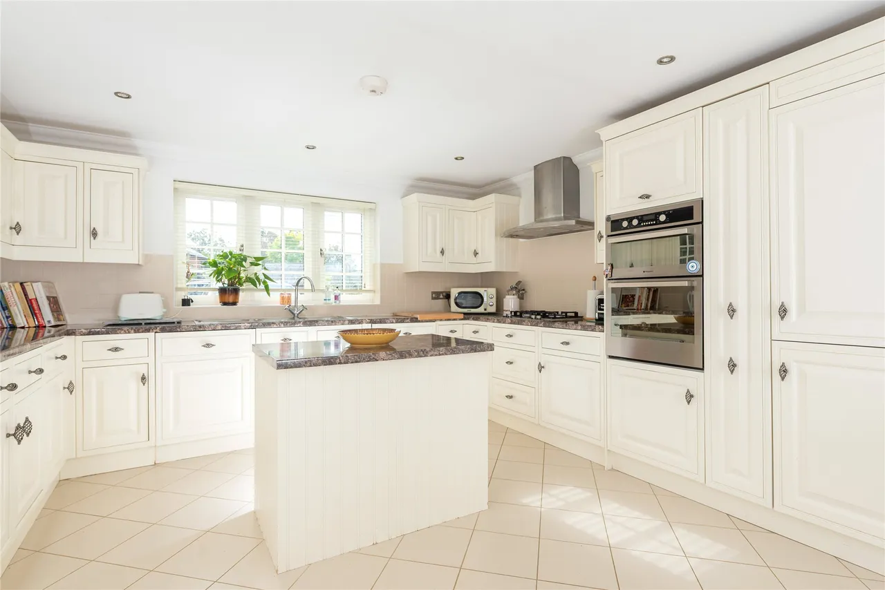 Main Road, Biddenham, MK40, photo 28