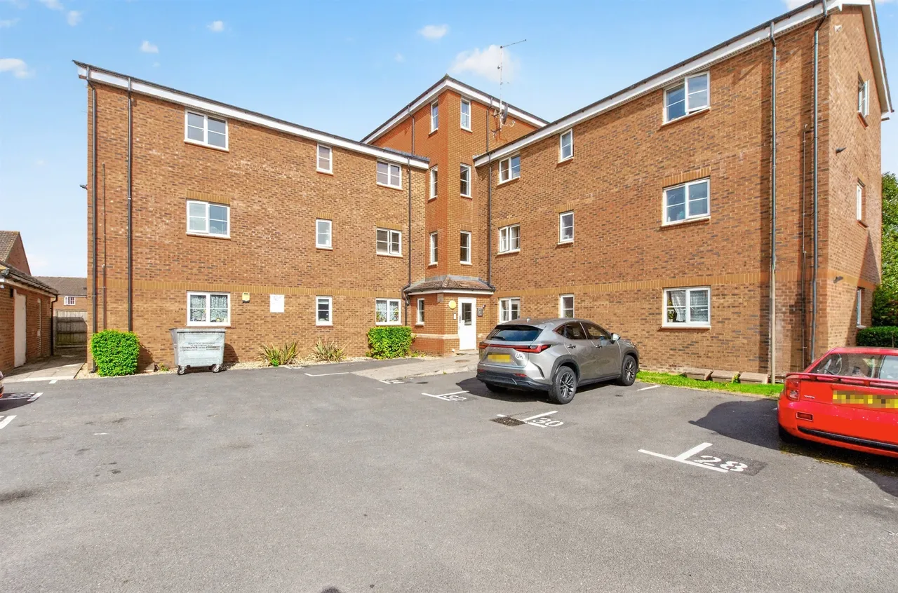 2 bed flat for sale — Walker Grove, Hatfield