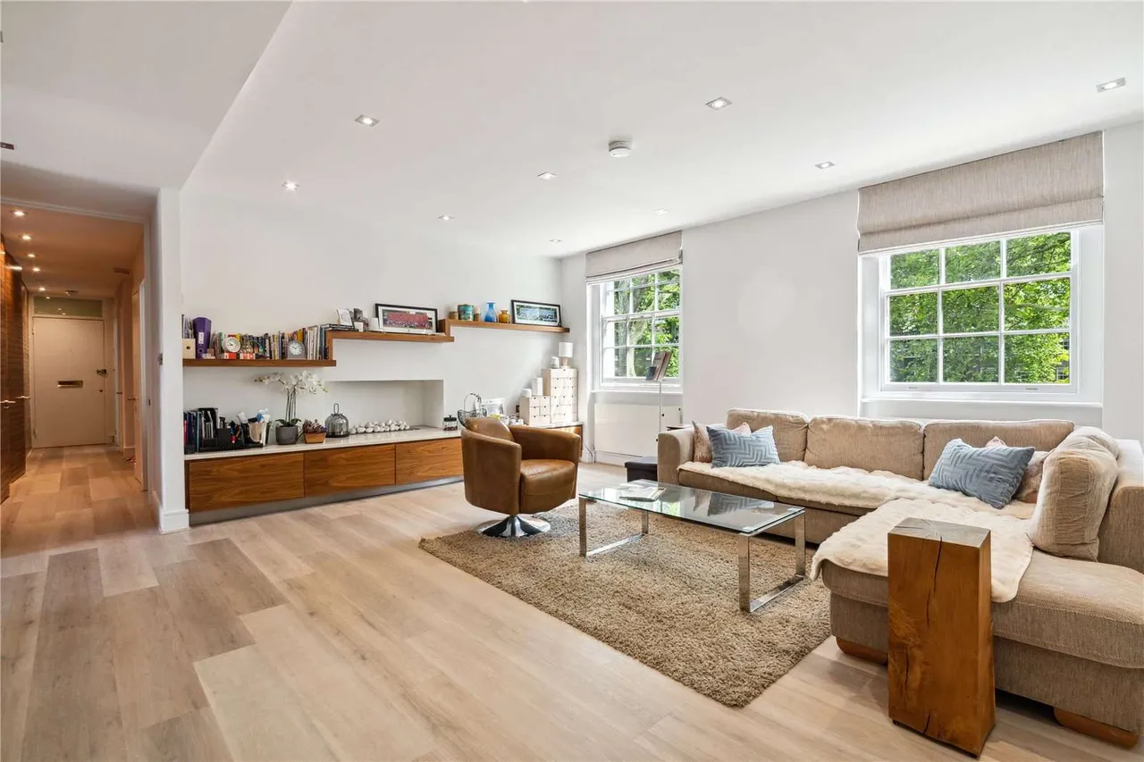 3 bed flat to rent — Connaught Square, London, W2 2HL