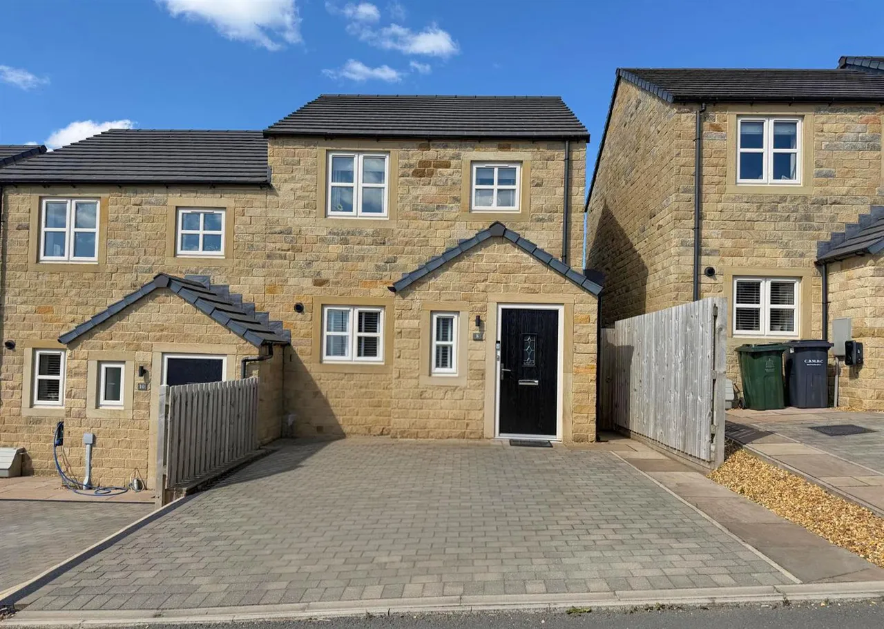 2 bed house for sale — Bolton Drive, Silsden, BD20 9FN