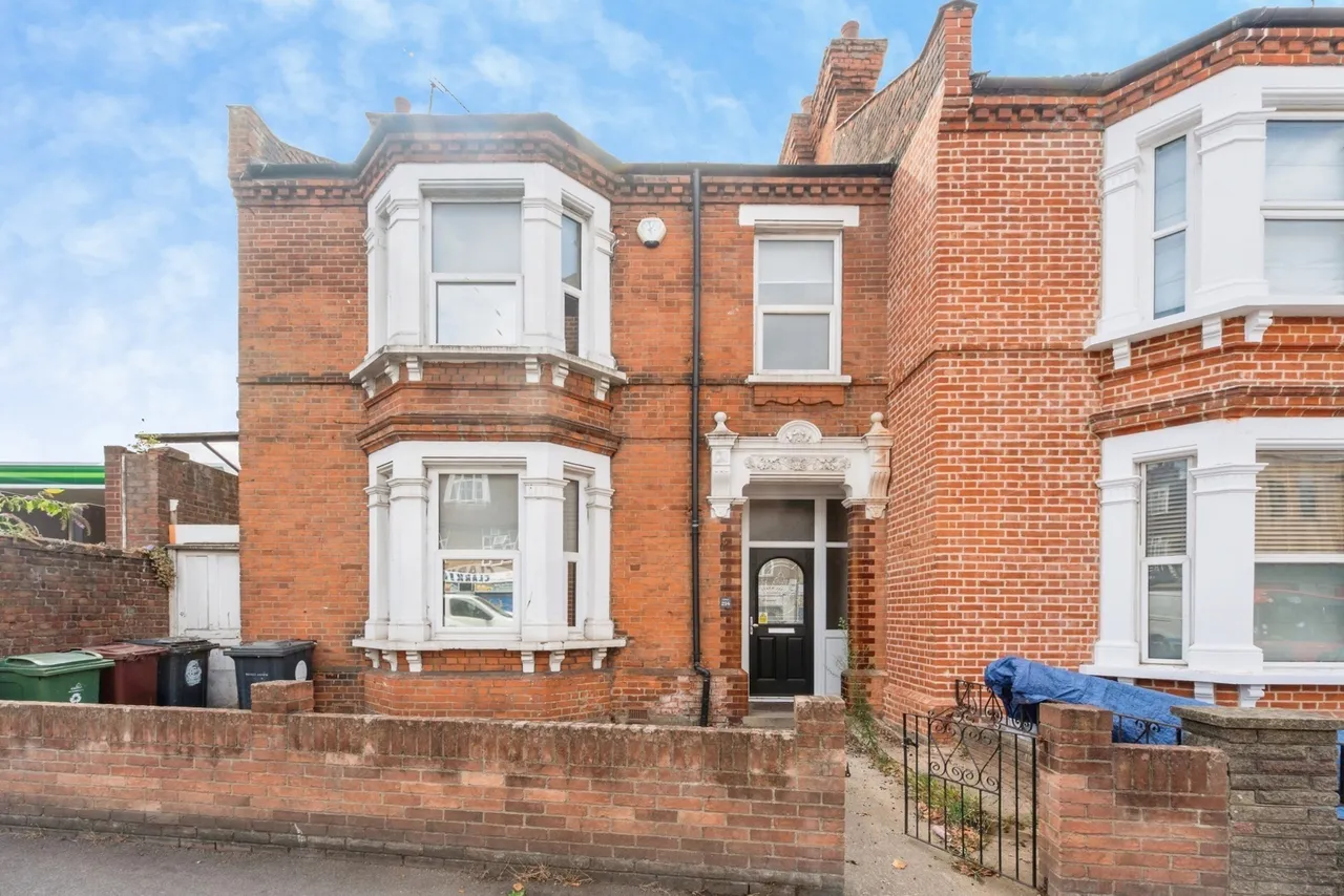 4 bed property for sale — Forest Road, Walthamstow, E17