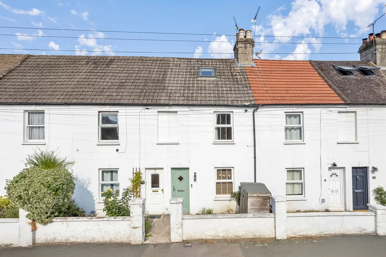 3 bed property for sale, Victory Road, Horsham, RH12