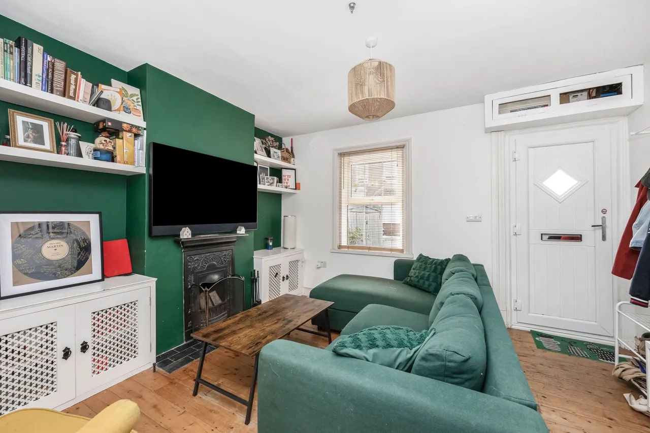 Victory Road, Horsham, RH12, photo 3
