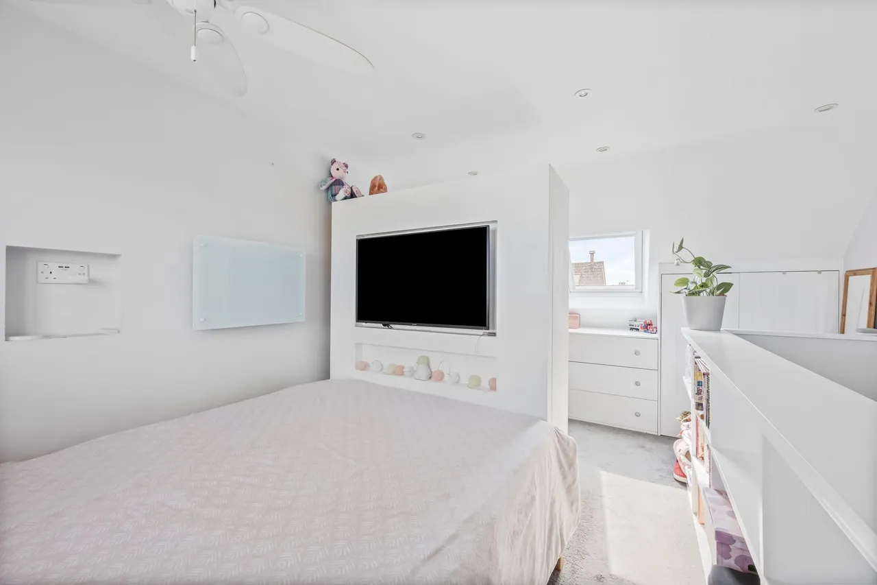 Victory Road, Horsham, RH12, photo 12