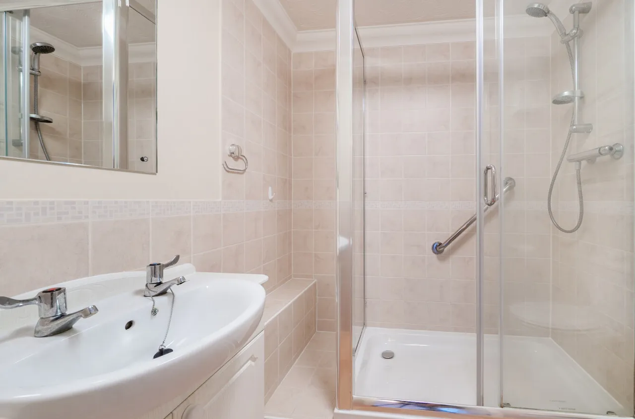 Guildford Road, Lightwater, GU18, photo 11