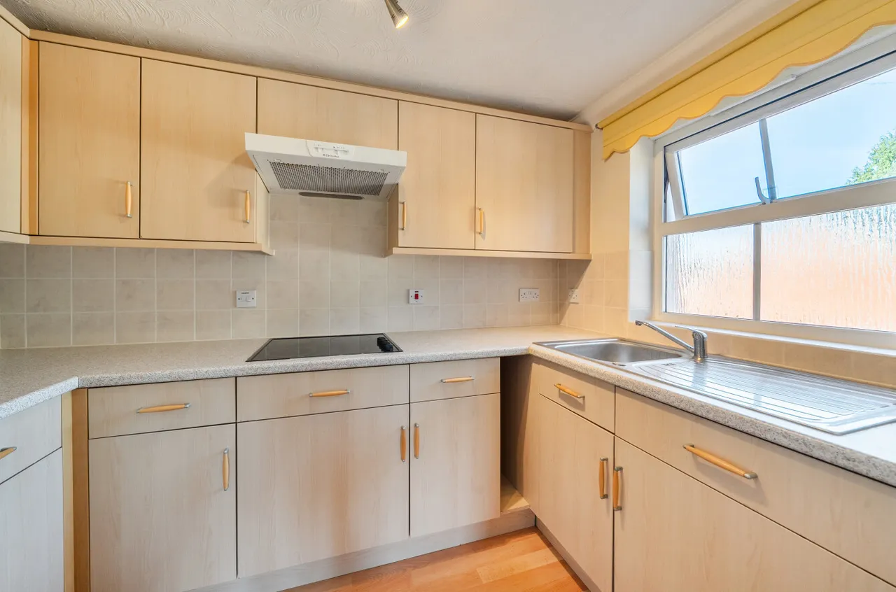 Guildford Road, Lightwater, GU18, photo 15