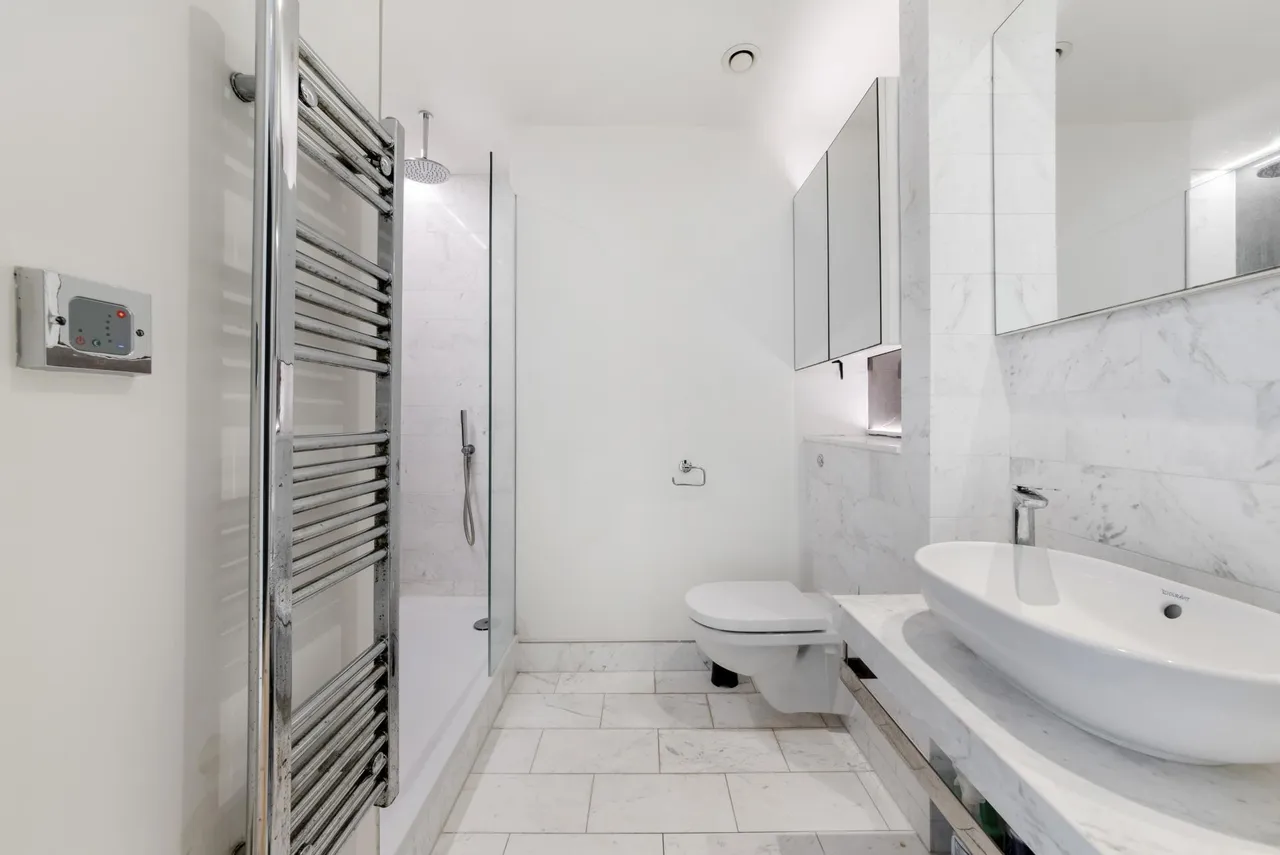 Biscayne Avenue, E14, photo 6