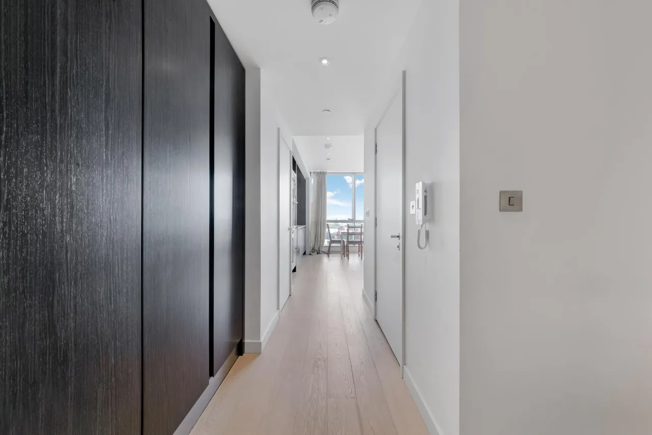 Biscayne Avenue, E14, photo 5