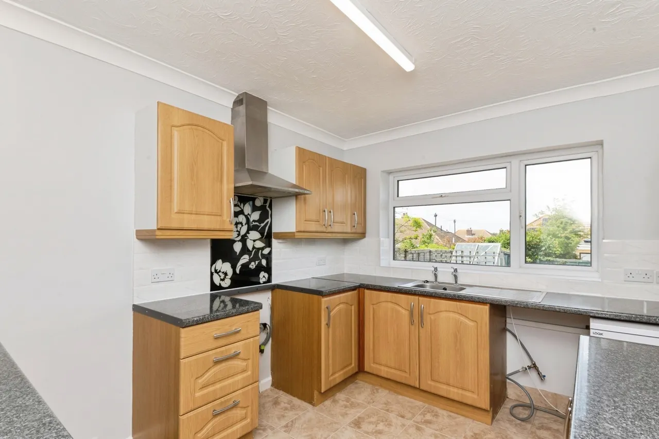 Chelmsford Road, Holland-on-Sea, Clacton-on-Sea, Essex, CO15, photo 4