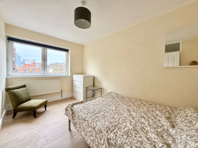 St. Saviours Estate, London SE1 3DL, photo 10