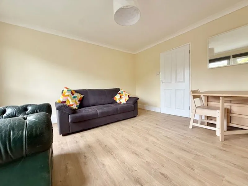 St. Saviours Estate, London SE1 3DL, photo 2