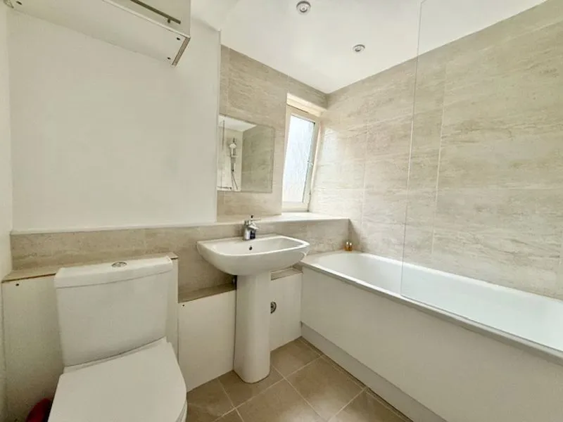 St. Saviours Estate, London SE1 3DL, photo 7