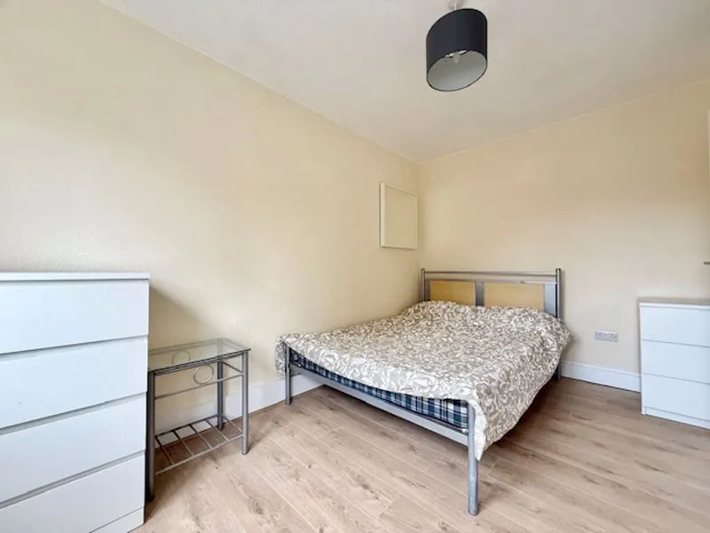 St. Saviours Estate, London SE1 3DL, photo 11