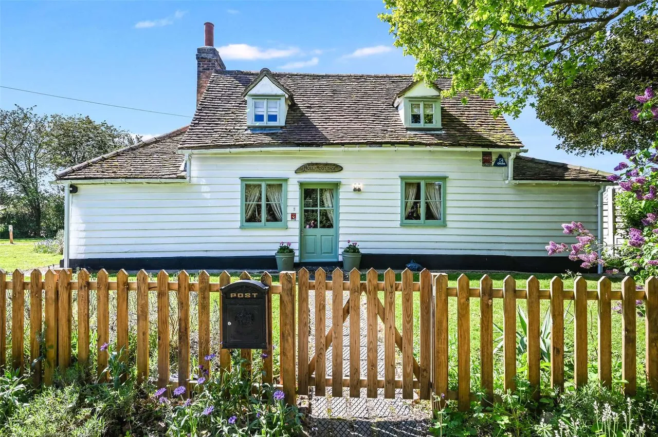 2 bed house for sale — Padhams Green, Mountnessing, Brentwood, Essex, CM13 1UL
