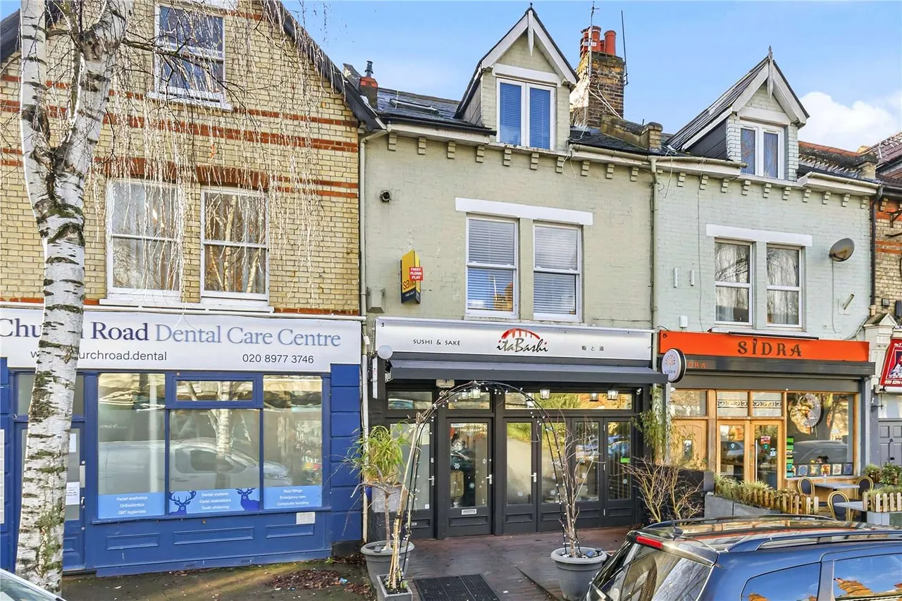 1 bed flat for sale, Church Road, Teddington, TW11