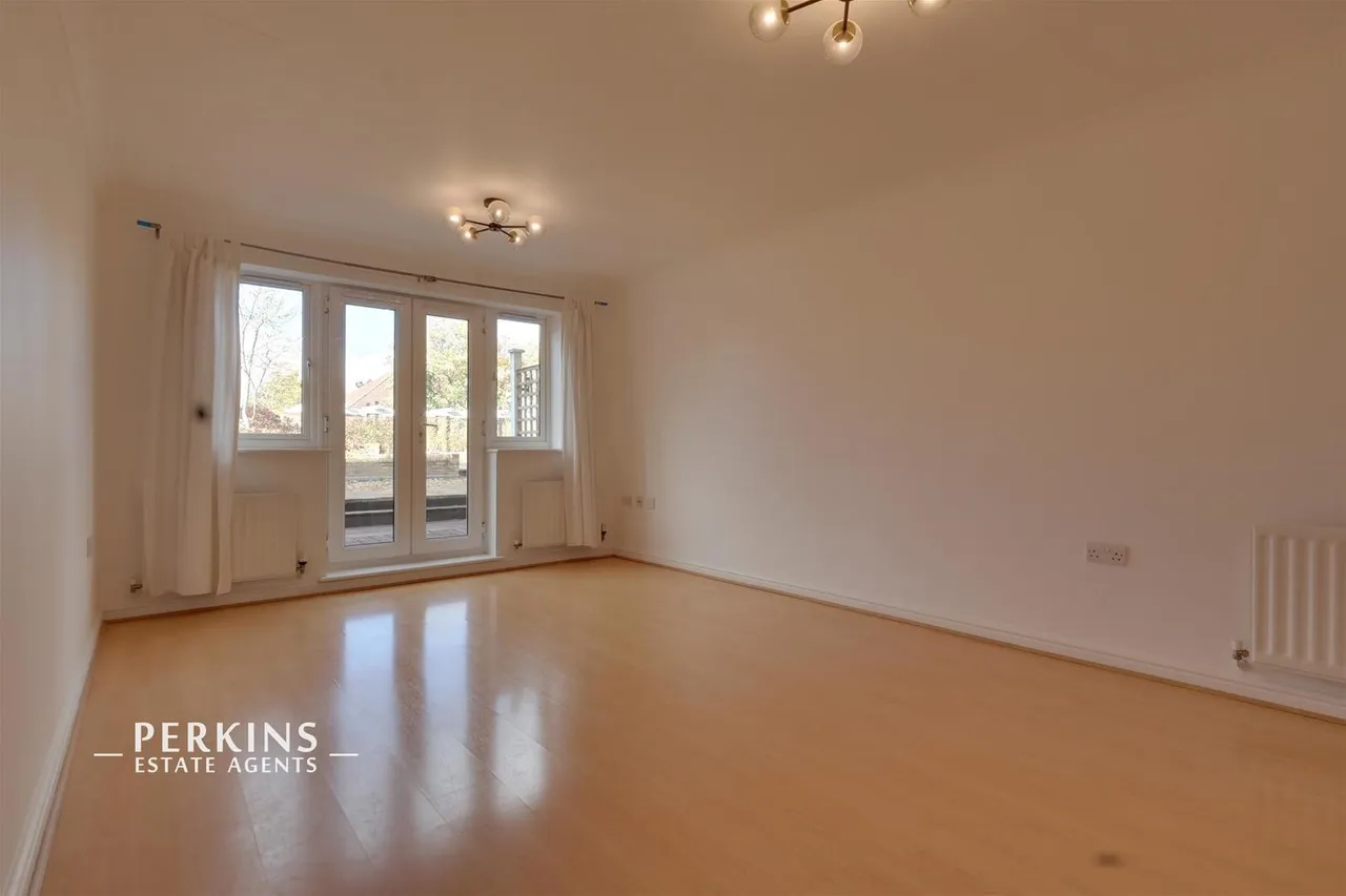 2 bed flat to rent, Forty Avenue, Wembley, HA9