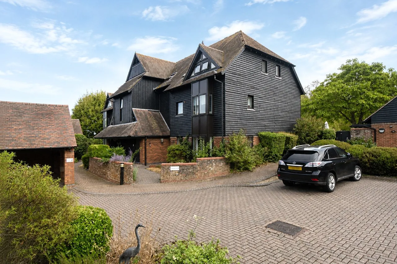 2 bed flat for sale — Palace Gate, Odiham, Hook, Hampshire, RG29 1JZ