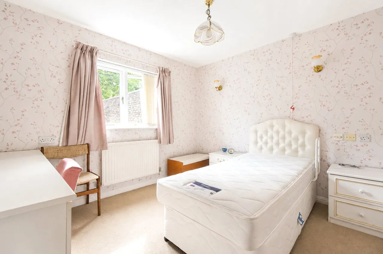 Palace Gate, Odiham, Hook, Hampshire, RG29 1JZ, photo 4