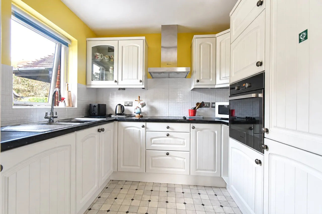 Palace Gate, Odiham, Hook, Hampshire, RG29 1JZ, photo 3