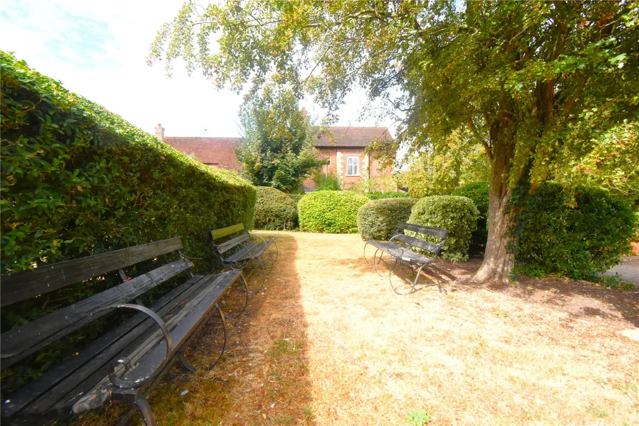 Palace Gate, Odiham, Hook, Hampshire, RG29 1JZ, photo 8