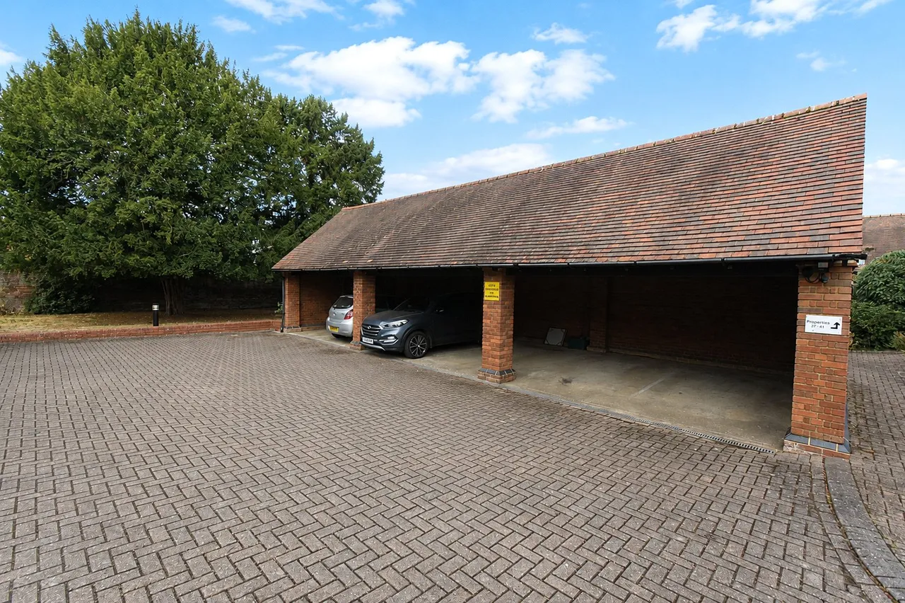 Palace Gate, Odiham, Hook, Hampshire, RG29 1JZ, photo 7