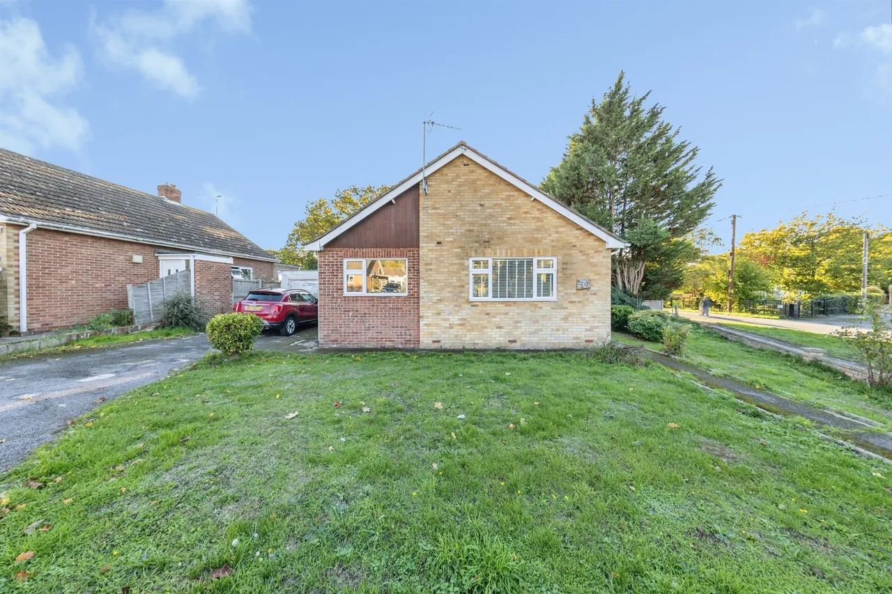 Leys Drive, Little Clacton, CO16, photo 12