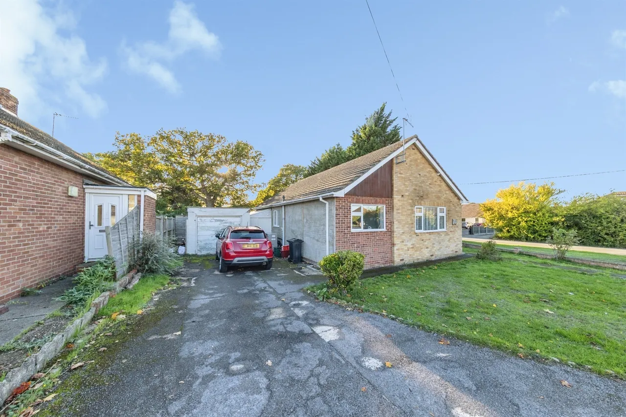 3 bed house for sale, Leys Drive, Little Clacton, CO16