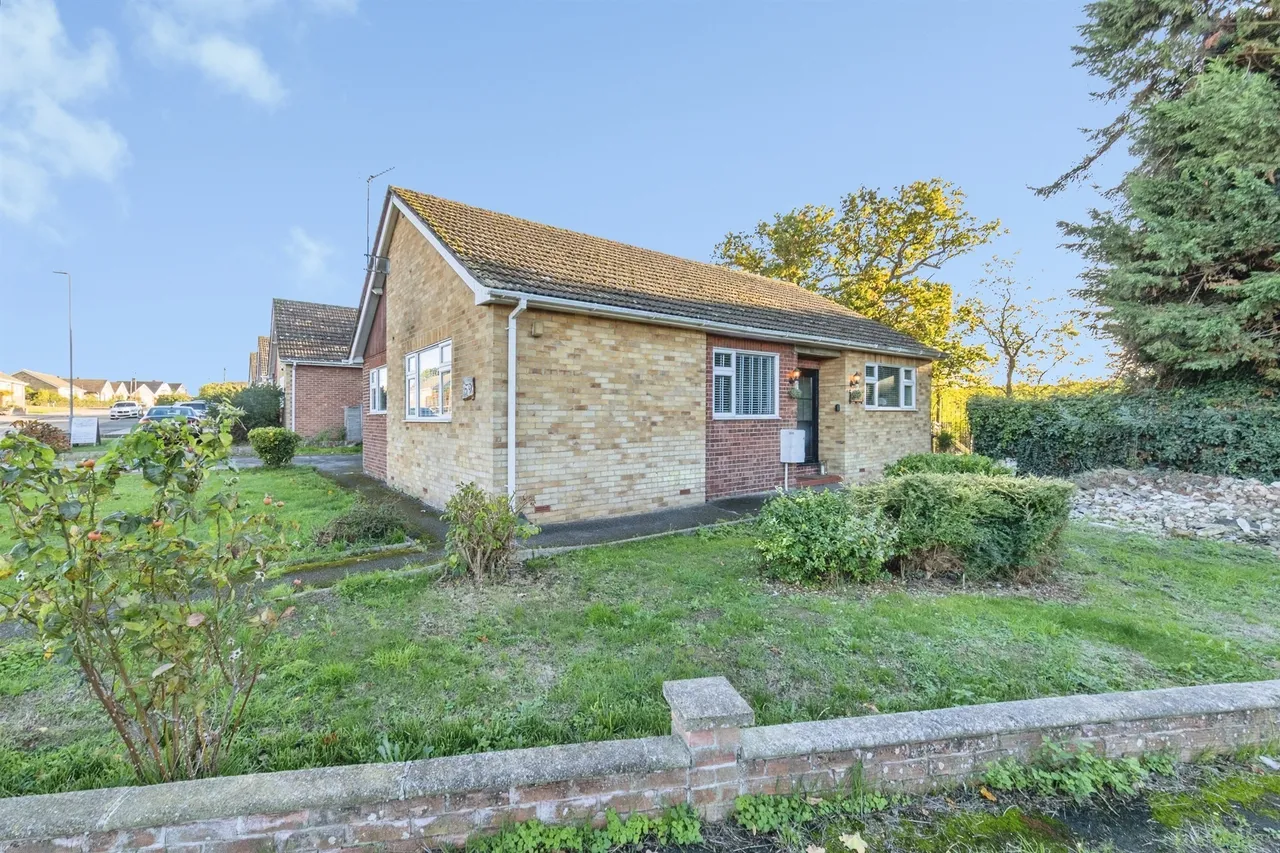 Leys Drive, Little Clacton, CO16, photo 13