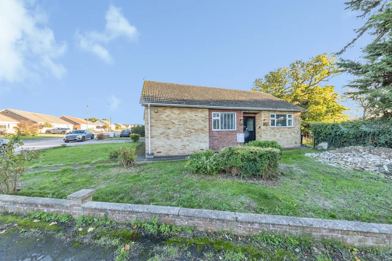 Leys Drive, Little Clacton, CO16, photo 14