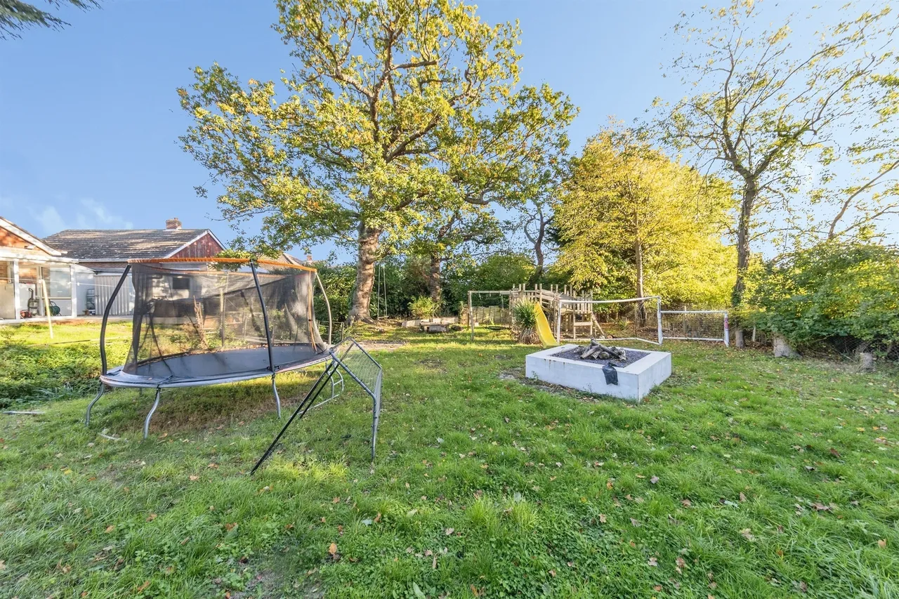 Leys Drive, Little Clacton, CO16, photo 7